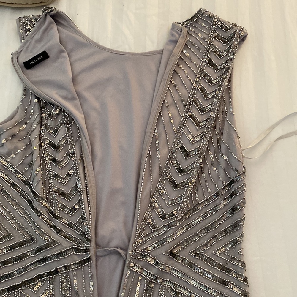 Evening Elegant long dress Très chic design Grey sequence with a flair bottom . - Picture 14 of 17